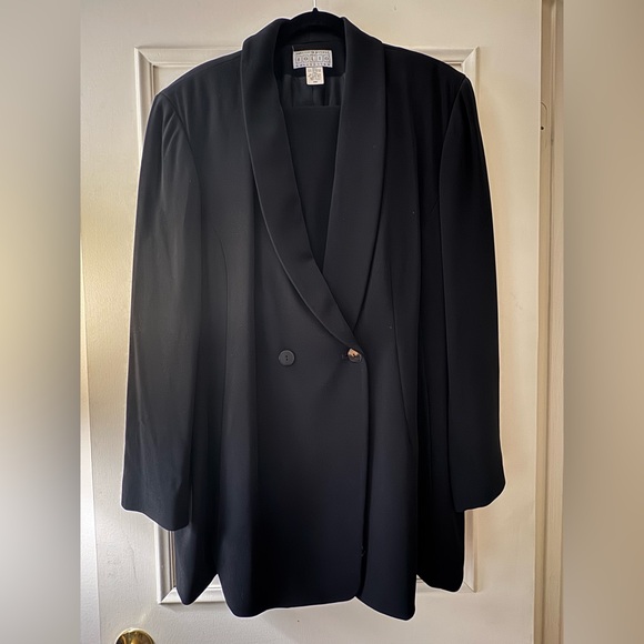 Saks Fifth Avenue Jackets & Blazers - Saks Fifth Avenue Black Women's Long Blazer Size 20w